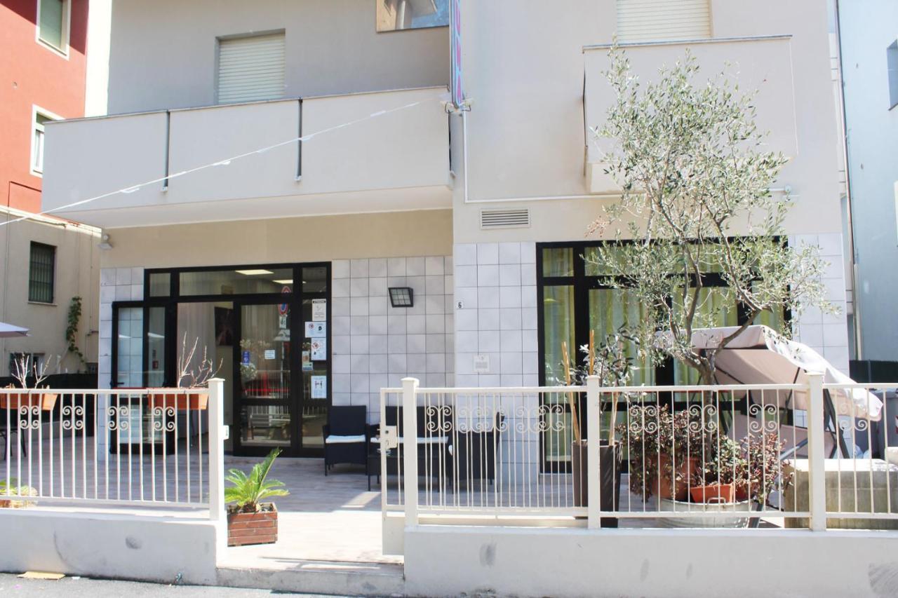 Hotel Luna Rimini Exteriér fotografie